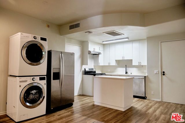 1242 9th 2B, Santa Monica, CA 90401