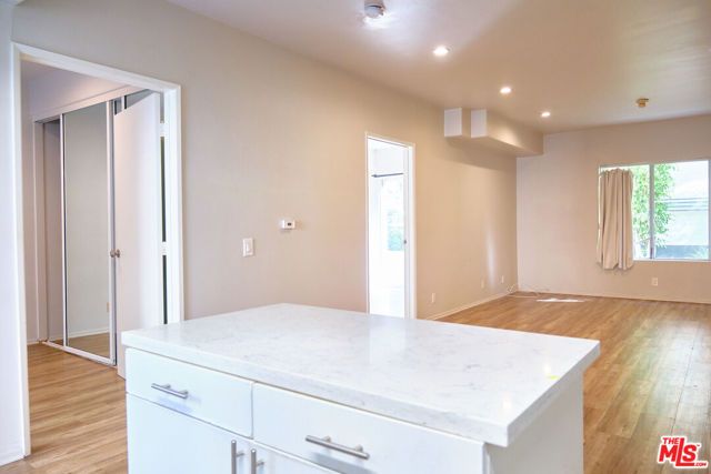 1242 9th 2B, Santa Monica, CA 90401