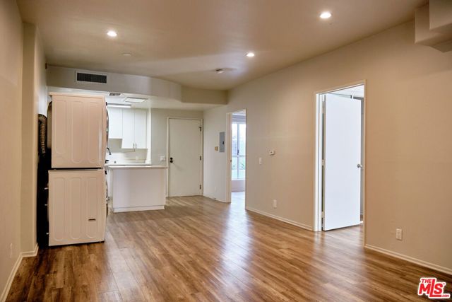 1242 9th 2B, Santa Monica, CA 90401