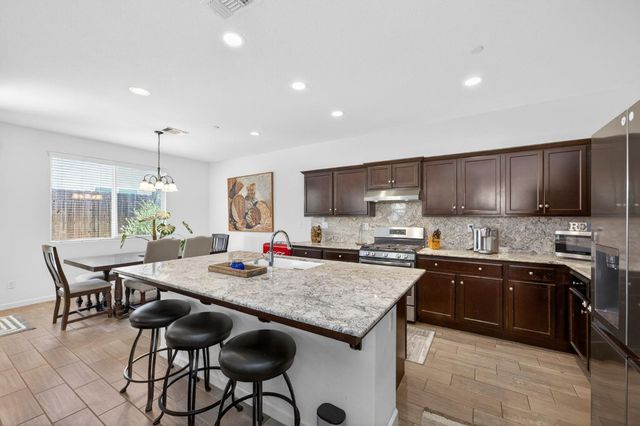 3866 Sussex Avenue, Clovis, CA 93619