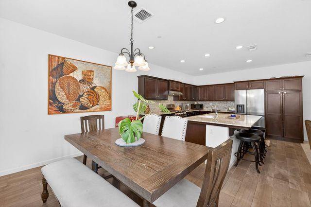 3866 Sussex Avenue, Clovis, CA 93619