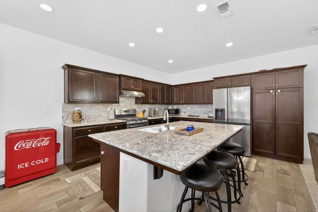 3866 Sussex Avenue, Clovis, CA 93619