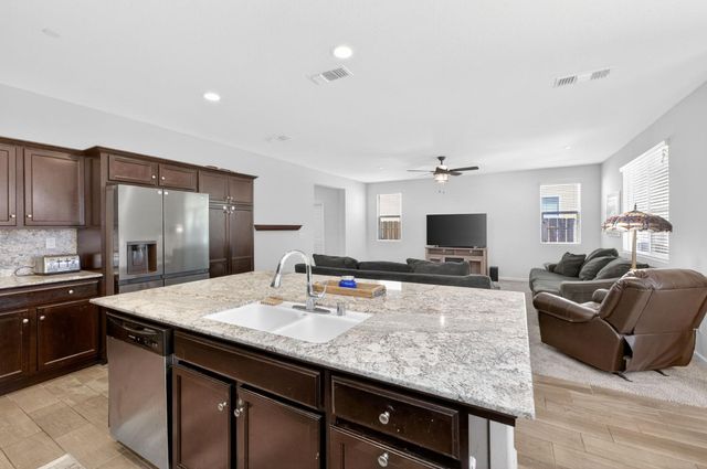 3866 Sussex Avenue, Clovis, CA 93619