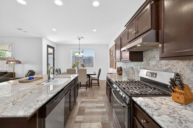 3866 Sussex Avenue, Clovis, CA 93619