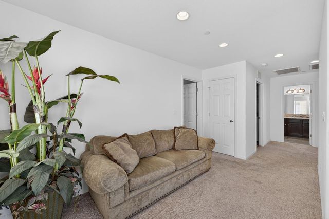 3866 Sussex Avenue, Clovis, CA 93619