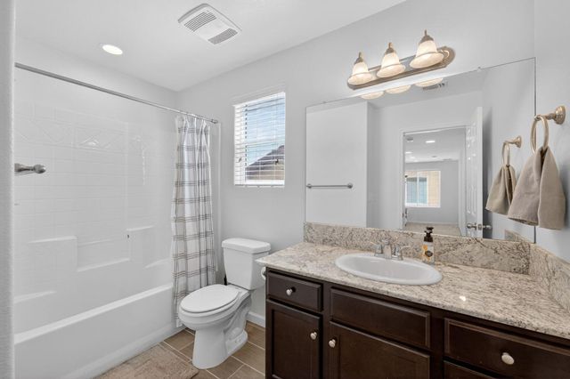 3866 Sussex Avenue, Clovis, CA 93619