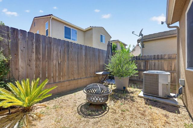 3866 Sussex Avenue, Clovis, CA 93619