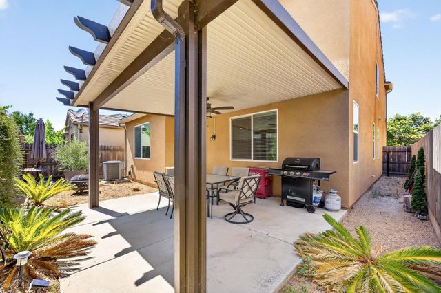 3866 Sussex Avenue, Clovis, CA 93619