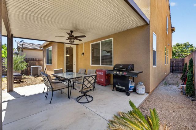 3866 Sussex Avenue, Clovis, CA 93619