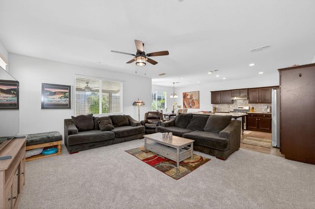 3866 Sussex Avenue, Clovis, CA 93619