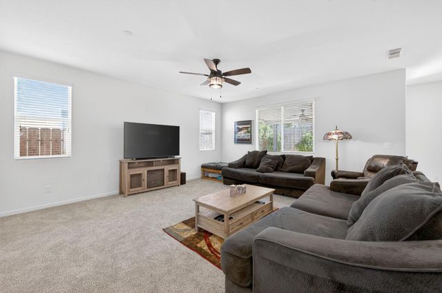 3866 Sussex Avenue, Clovis, CA 93619