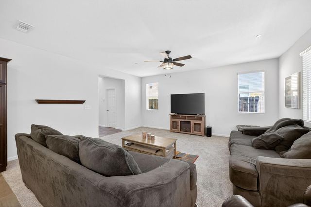 3866 Sussex Avenue, Clovis, CA 93619