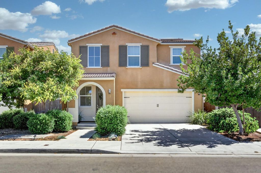 3866 Sussex Avenue, Clovis, CA 93619
