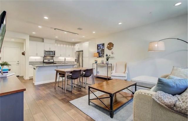 28678 Jardineras Drive, Valencia, CA 91354