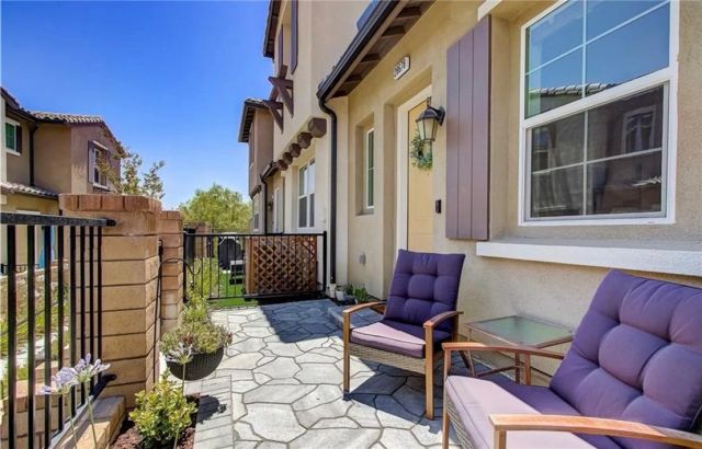 28678 Jardineras Drive, Valencia, CA 91354