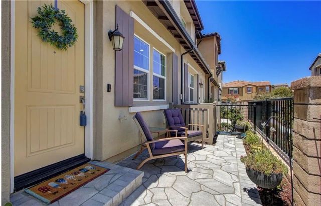 28678 Jardineras Drive, Valencia, CA 91354