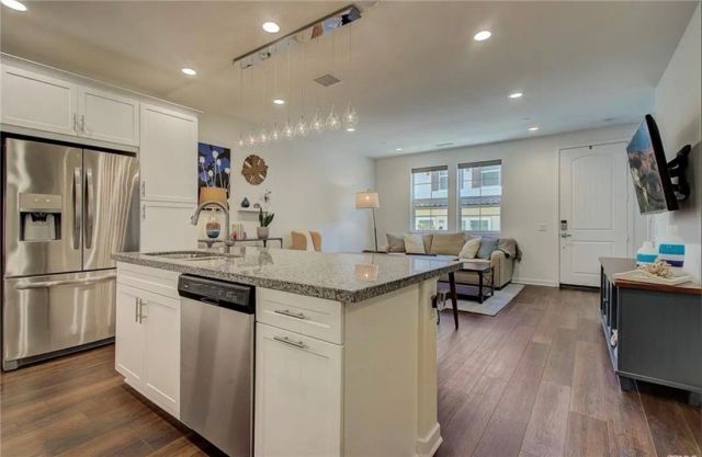 28678 Jardineras Drive, Valencia, CA 91354