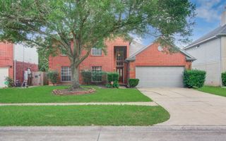 911 E Hampton Drive, Pearland, TX 77584