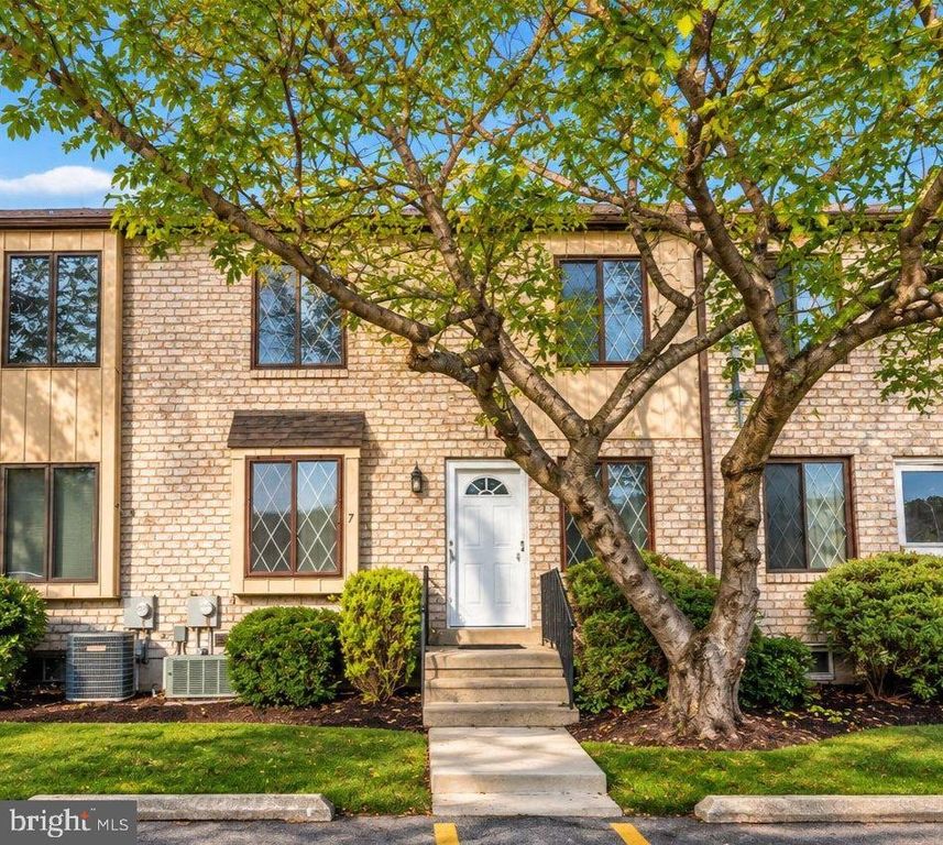 5200 HILLTOP DR #AA7, BROOKHAVEN, PA 19015 — exterior