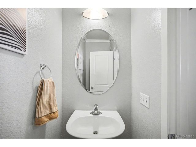 4100 Albion St 108, Denver, CO 80216