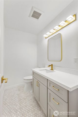 7003 44th Avenue E, Tacoma, WA 98443