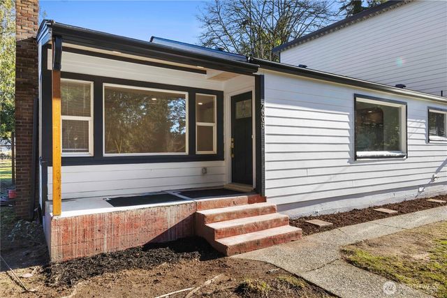 7003 44th Avenue E, Tacoma, WA 98443