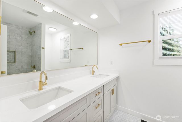 7003 44th Avenue E, Tacoma, WA 98443