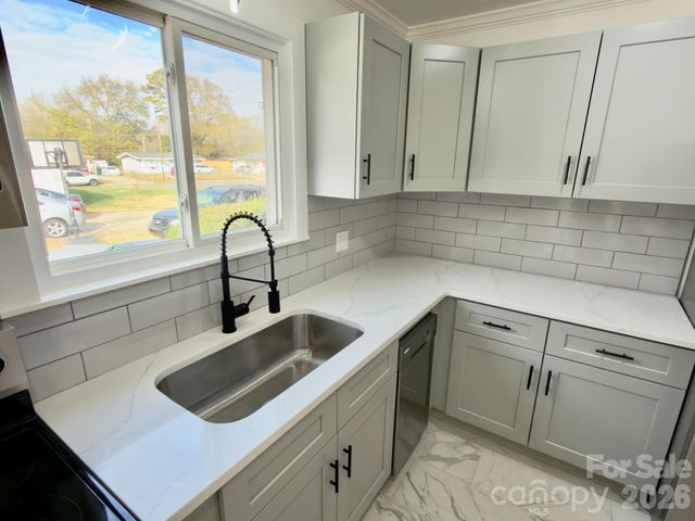 1033 Tracy Drive, Charlotte, NC 28217