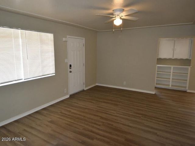 4534 W MITCHELL Drive, Phoenix, AZ 85031