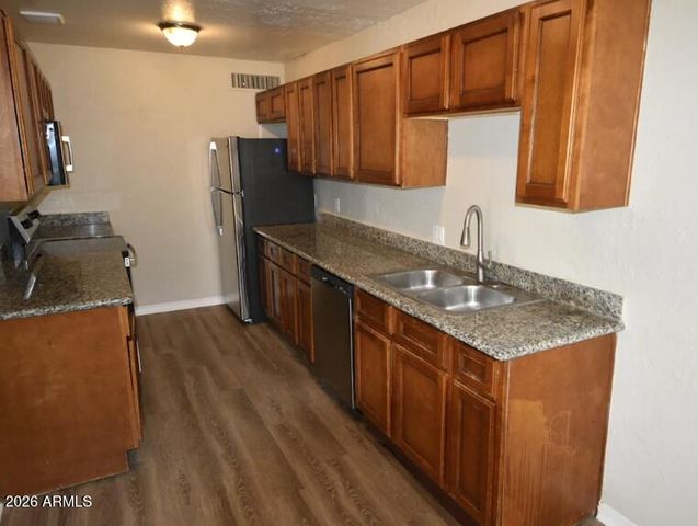 4534 W MITCHELL Drive, Phoenix, AZ 85031