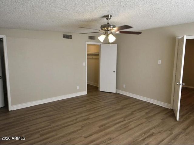 4534 W MITCHELL Drive, Phoenix, AZ 85031