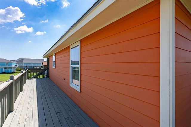 963 Palmridge Drive, Crystal Beach, TX 77650