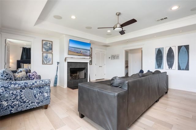 963 Palmridge Drive, Crystal Beach, TX 77650