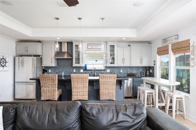 963 Palmridge Drive, Crystal Beach, TX 77650