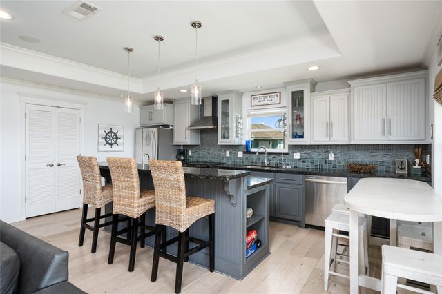 963 Palmridge Drive, Crystal Beach, TX 77650