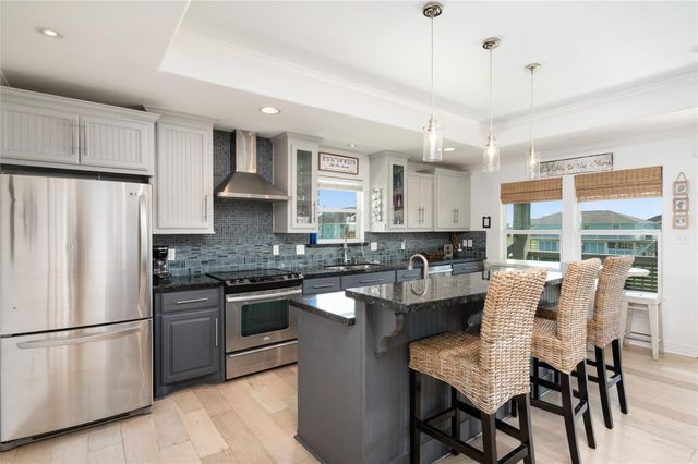 963 Palmridge Drive, Crystal Beach, TX 77650