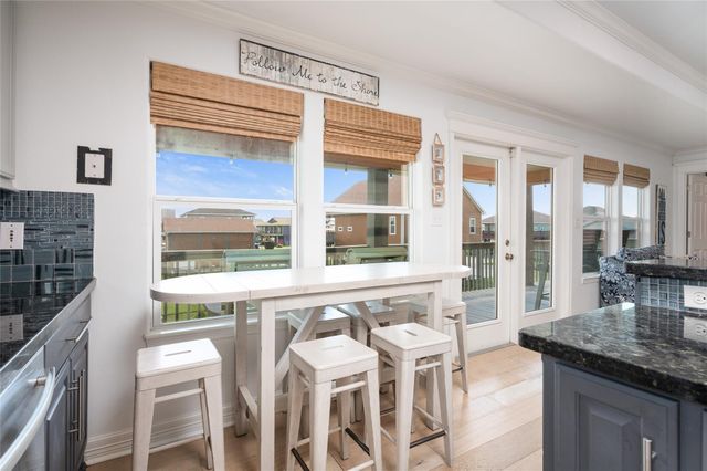 963 Palmridge Drive, Crystal Beach, TX 77650