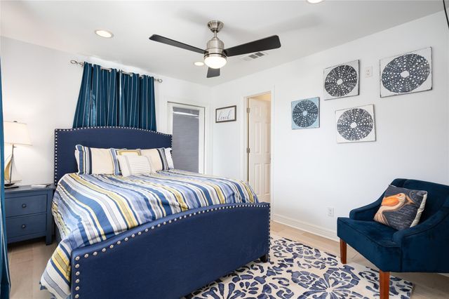 963 Palmridge Drive, Crystal Beach, TX 77650