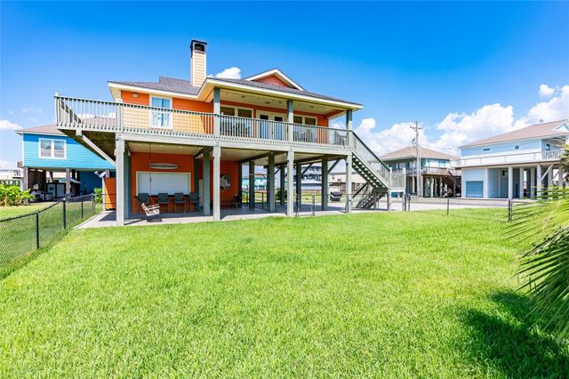 963 Palmridge Drive, Crystal Beach, TX 77650