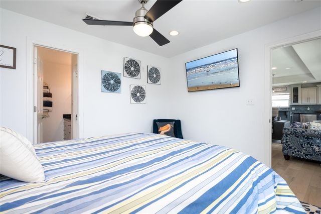 963 Palmridge Drive, Crystal Beach, TX 77650
