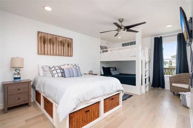 963 Palmridge Drive, Crystal Beach, TX 77650