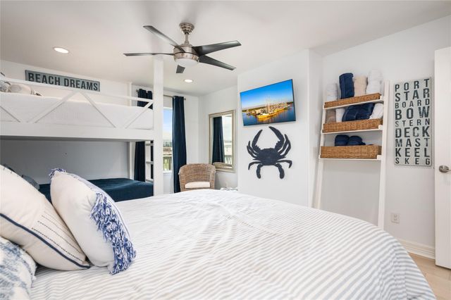963 Palmridge Drive, Crystal Beach, TX 77650