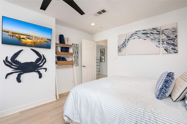 963 Palmridge Drive, Crystal Beach, TX 77650