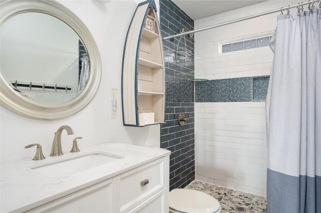 963 Palmridge Drive, Crystal Beach, TX 77650