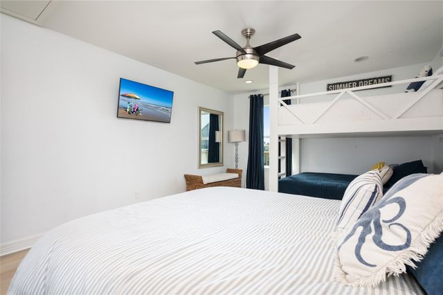 963 Palmridge Drive, Crystal Beach, TX 77650