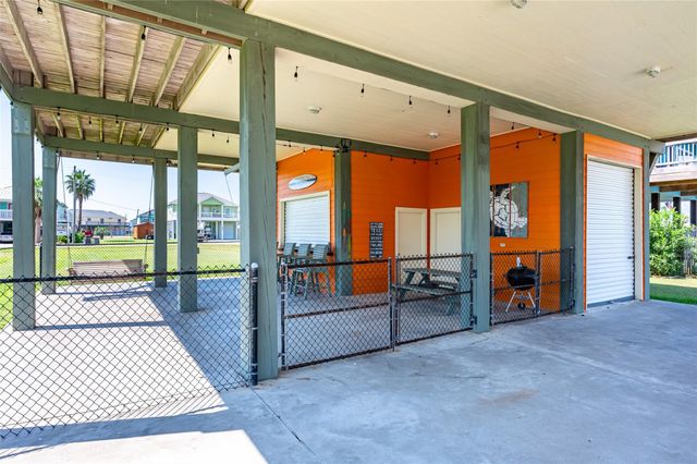 963 Palmridge Drive, Crystal Beach, TX 77650