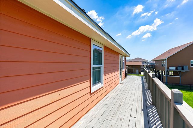 963 Palmridge Drive, Crystal Beach, TX 77650