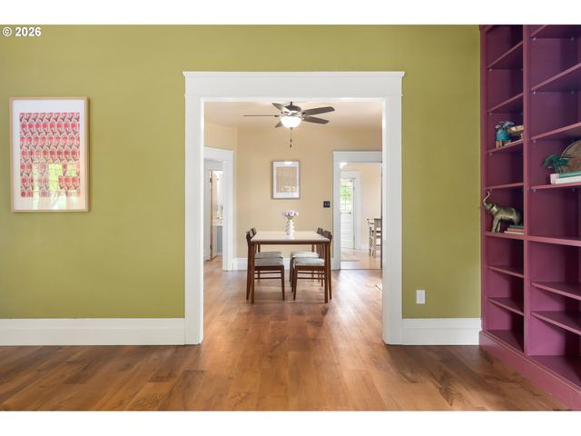 952 C St, Springfield, OR 97477