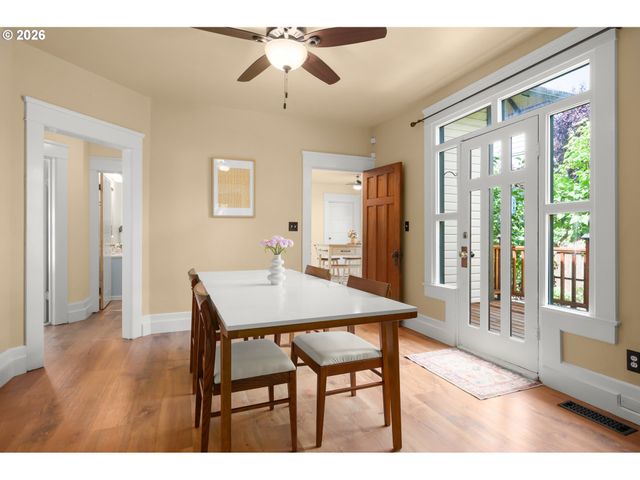 952 C St, Springfield, OR 97477