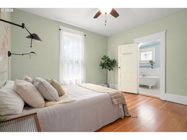 952 C St, Springfield, OR 97477